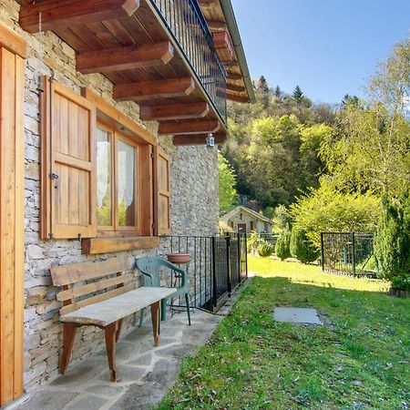 Lake And Mountain Holiday Sacco  Exterior photo