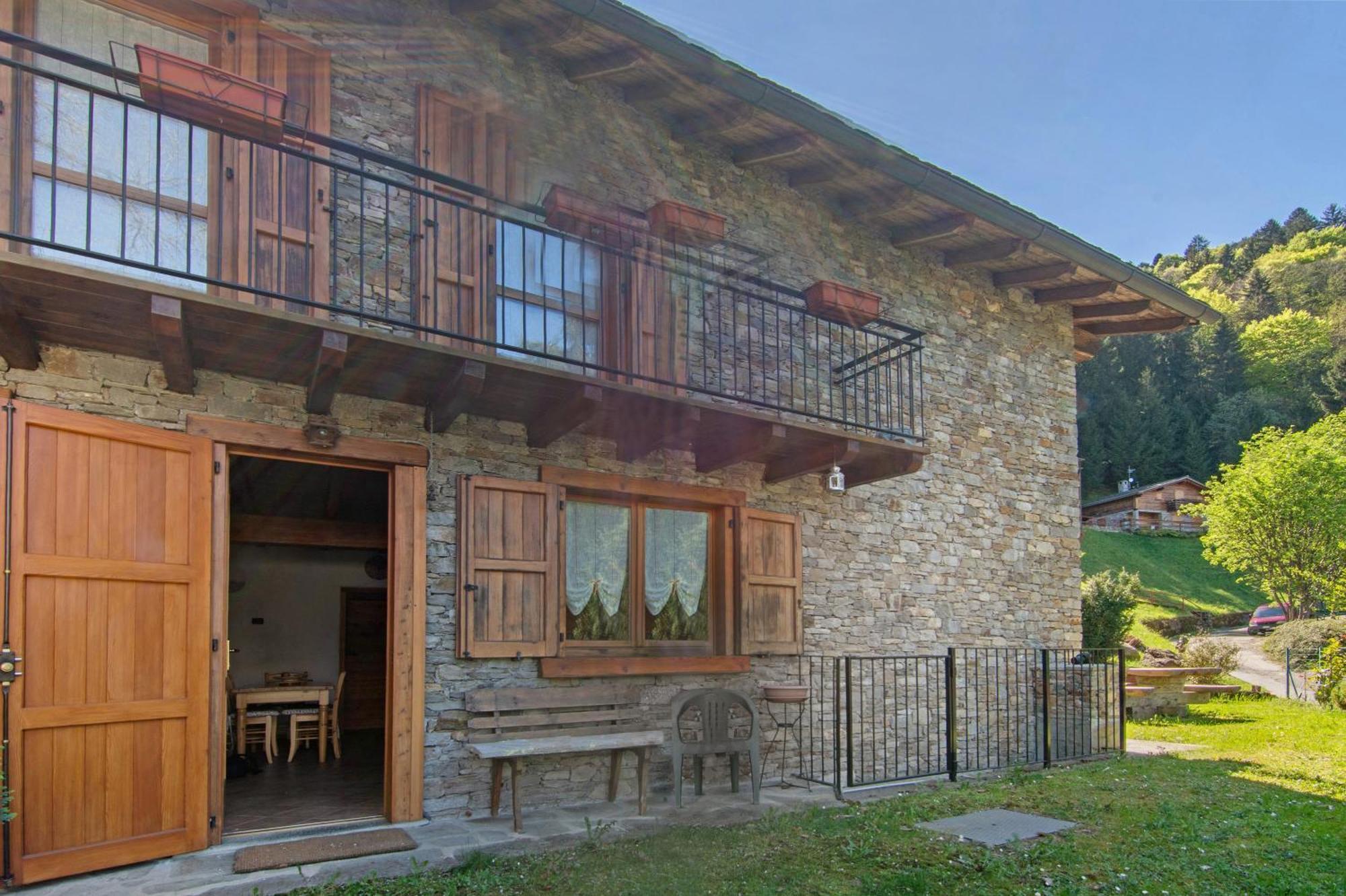 Lake And Mountain Holiday Sacco  Exterior photo