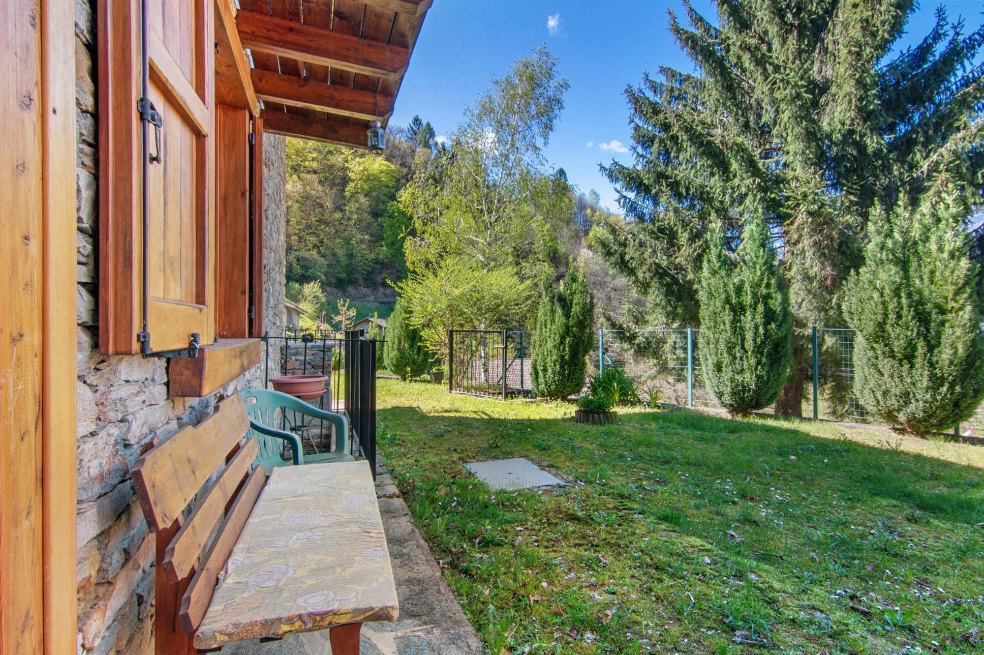 Lake And Mountain Holiday Sacco  Exterior photo